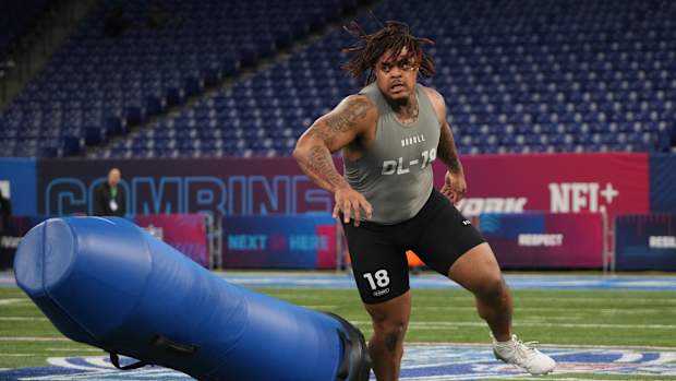 Texas Longhord DL Byron Murphy